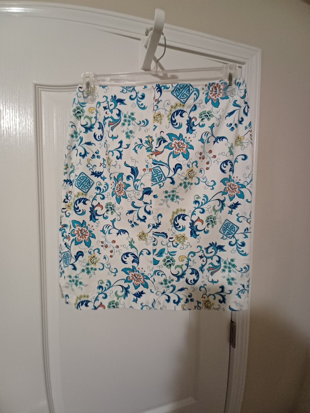 White Floral-Print Pencil Skirt in Blue and Teal - Picture 5 of 13